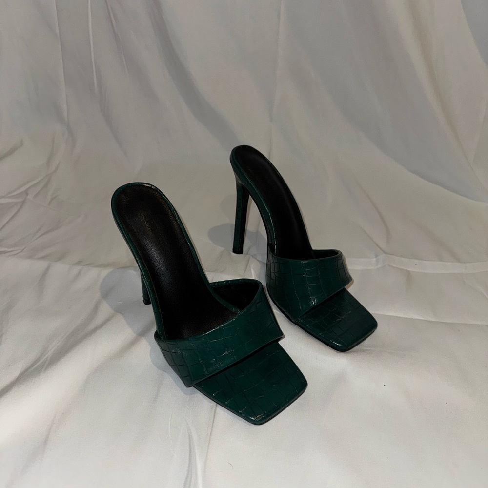 Green Square-Toed Heels - Picture 4 of 4